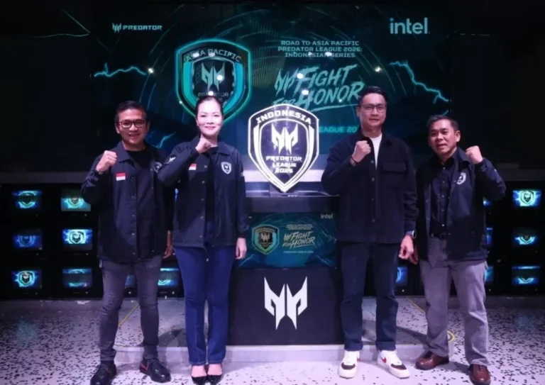 Empat orang berpose di depan logo Predator League 2026 dan Fight For Honor Indonesia.