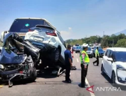 Dih! HR-V Ringsek Parah di Tol Jagorawi, Ngebut 130 Km/Jam Berujung Tragis