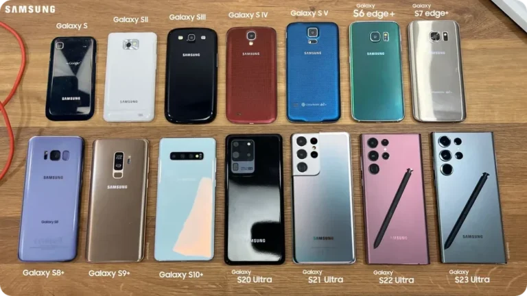 Deretan ponsel Samsung Galaxy S dari generasi awal hingga Galaxy S23 Ultra di atas meja kayu.