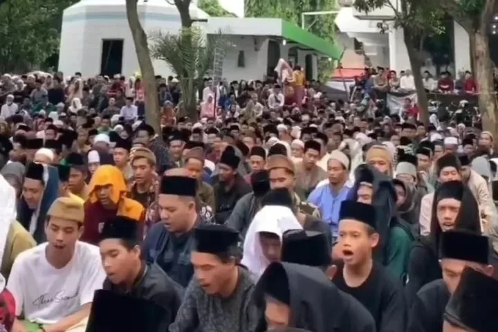 Gak Habis Fikir! Lautan Manusia Padati Haul Syekh Abdul Qodir Jailani di Tangerang, Bupati & Gubernur Ikut Larut dalam Khidmat!