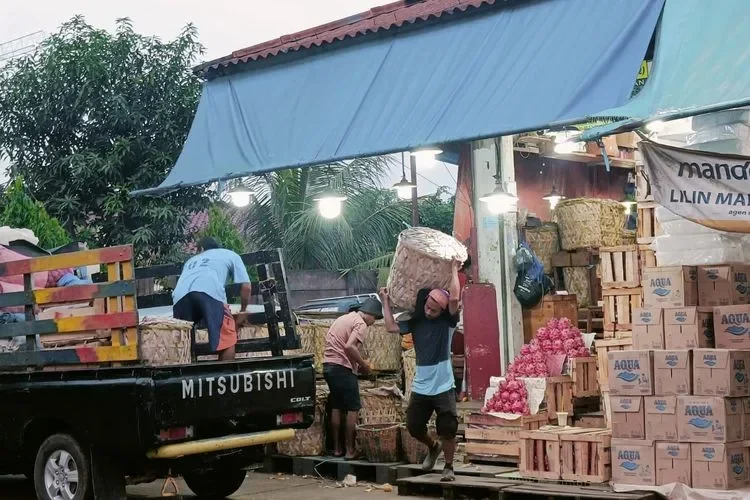 Gak Habis Fikir! Upah Minim, Status Gantung, Pekerja Pasar Tanah Tinggi ‘Ngamuk’ Lagi