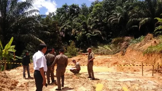Gak Habis Pikir! Lapangan Olahraga ‘Sultan’ di Tangerang Disegel Satpol PP, Ternyata Ini Biang Keroknya!