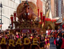 Gila! Mataram Banjir Lautan Manusia Sambut Bintang MotoGP Mandalika 2025, Vibesnya Pecah Abis!