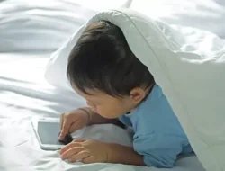 Mata Anak Minus Gara-gara Gadget? Jangan Panik! Ini Tanda & Solusi Terbaiknya