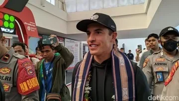 Ngeri! Sprint Race MotoGP Mandalika 2025 Bikin Melongo: Bezzecchi Pesta, Marquez Kena Hukuman Berat!