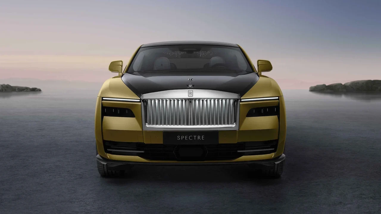 Rolls-Royce Plat ‘Gaib’ Bikin Geger Makassar: Dari Viral Medsos Berujung Tilang, Nyesek Banget!