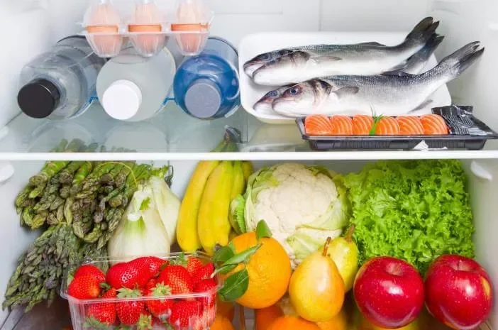 WADUH, JANGAN KAGET! 5 Makanan Ini Ternyata Berbahaya Kalau Disimpan di Wadah Plastik