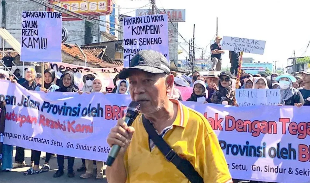 Aksi Demo Warga Puspitek Serpong