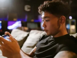 Top Up Free Fire Mudah dan Aman di RESMIBOS: Proses Cepat, Harga Terjangkau