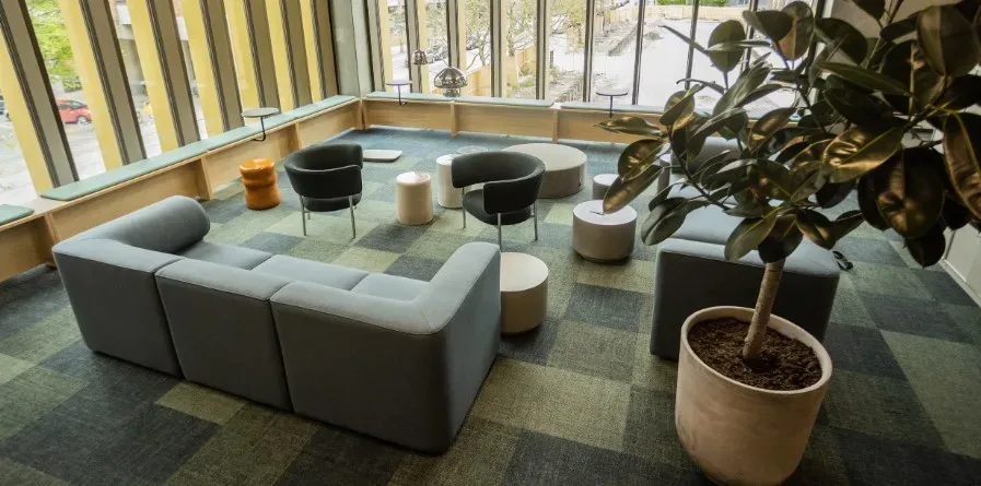 Rumah Biasa Bisa Tampak Mewah? Rahasia Ada di Lantai Vinyl dari Decorindo Perkasa